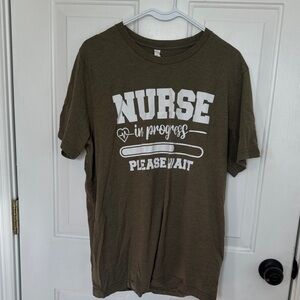Nurse in progress please wait T-Shirt green